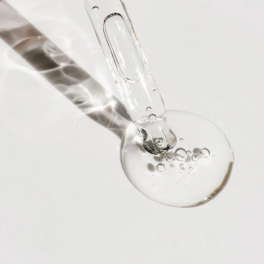 Acid hialuronic în cosmetice: ce tipuri există și cum alegi serul potrivit
