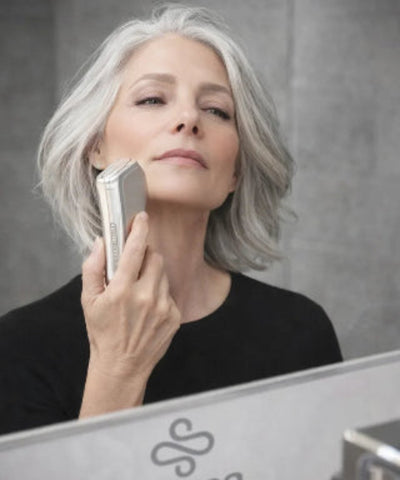 THEA 1.0 Rejuvenating Beauty Device – Aparat Anti-Rid cu Radiofrecvență, Microcurent EMS & Terapie cu Lumină | Alissa Beauté
