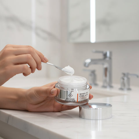 Cremă anti-aging cu efect retinol-like, Revinage®, acid hialuronic și peptide. Hidratează, reduce ridurile și este potrivită pielii sensibile - Alissa Beaute